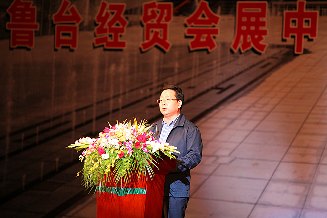 夏芳晨副市長(zhǎng)出席濰坊昌大建設(shè)集團(tuán)會(huì)展中心工程頒獎(jiǎng)盛典并作重要講話(huà)