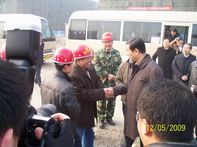 山東省委常委、副省長王軍民到集團公司援建北川人民醫(yī)院工程視察指導工作